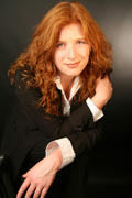 Caroline Waters headshot